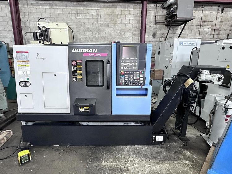 Doosan FANUC i-TD CNC Control 4000 RPM LYNX 220LC 2 Axis