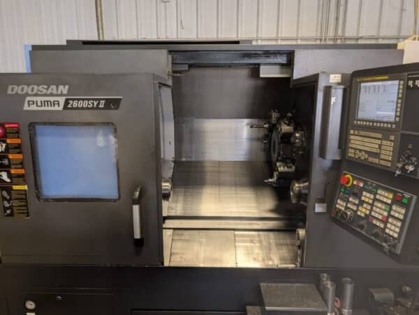 Doosan CNC (Fanuc Oi-TF) 4000 RPM PUMA 2600SY-II CNC Lathe