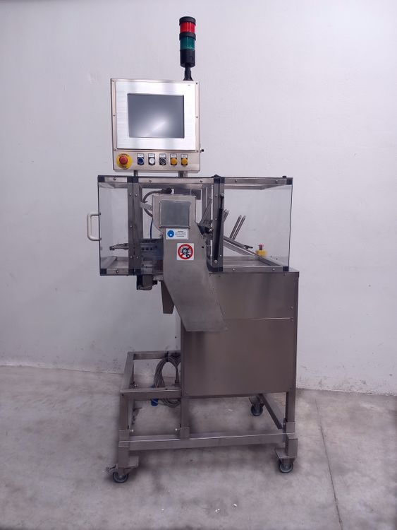 GUK GSC15 FOLDER FOLDING MACHINE WITH PROTECTION HOOD