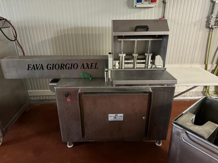 Fava, Pressing stuffing machine