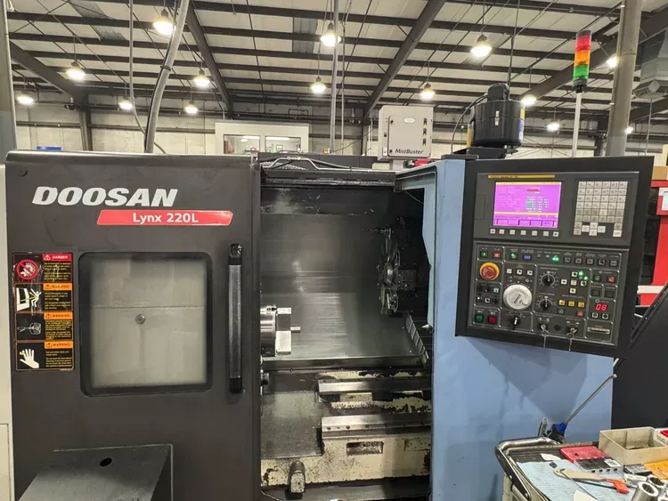 Doosan CNC Control 6,000 RPM LYNX 220 L 2 Axis