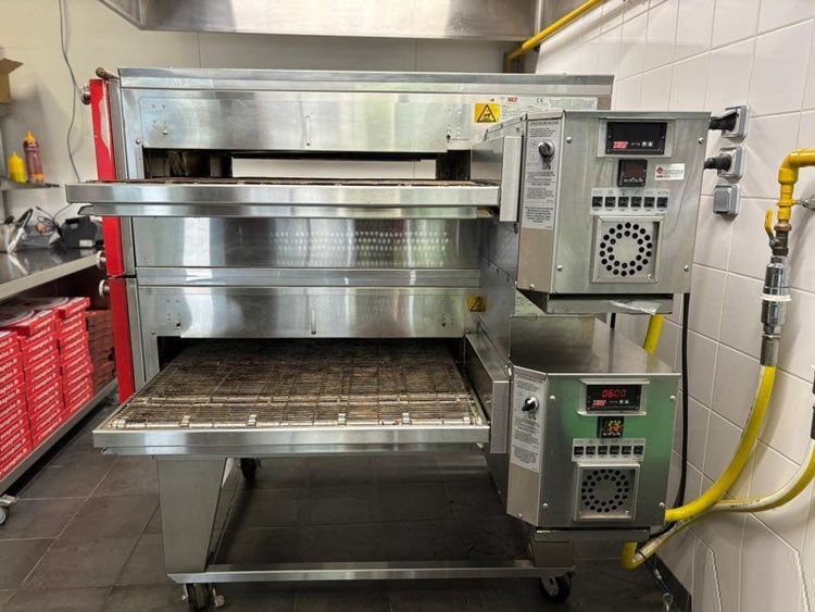XLT 3240 2-Deck Gas Conveyor Oven