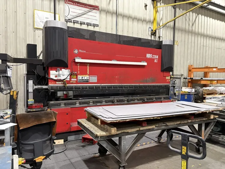 Amada HDS-2204NT   243 Tons