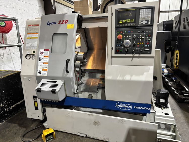 Daewoo FANUC i Series 4000rpm Lynx 220C 2 Axis