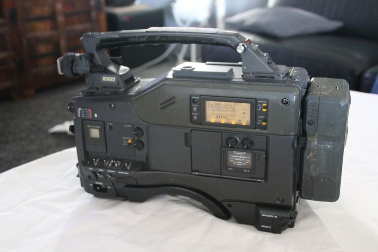 Sony HDW-700A (NTSC) Camcorder