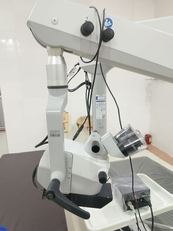 ZEISS Opmi Lumera 300 Surgical Microscope