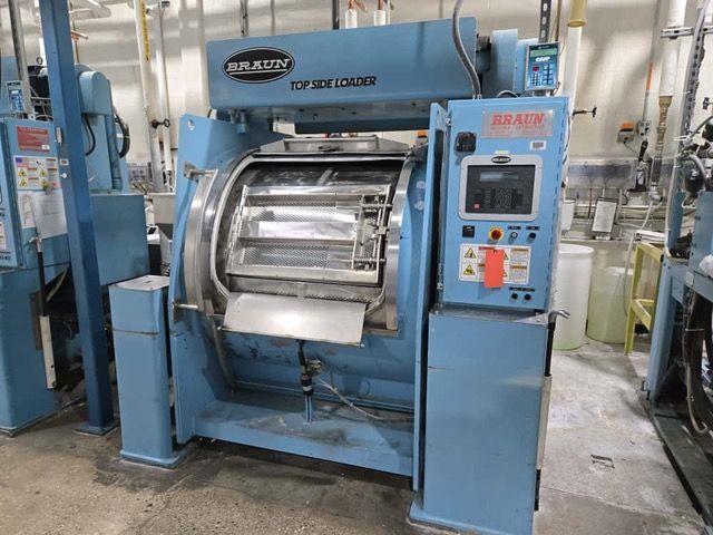 Braun 200TSL Top Side Loading Washer Extractor