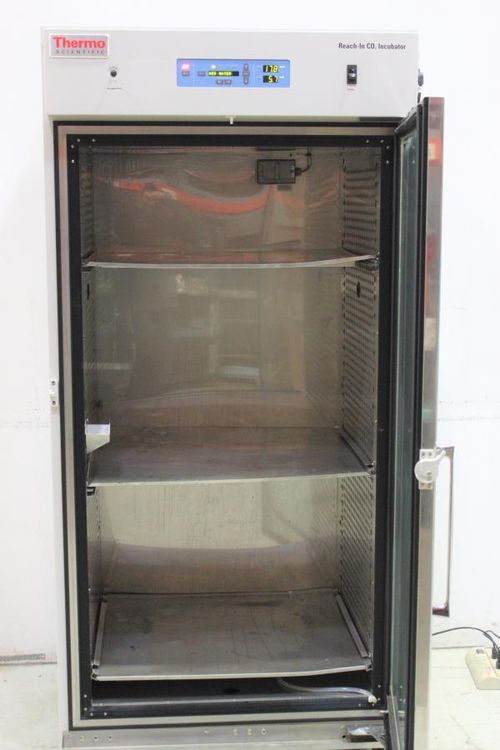 Thermo Scientific 3950 ReachIn CO2 Incubator
