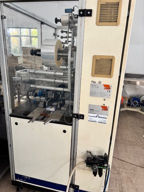 Sollas M100 Overwraper with tear strip device