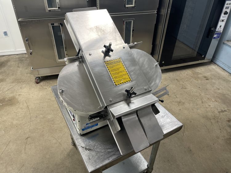 Oliver Double Bagel & Bun Slicer