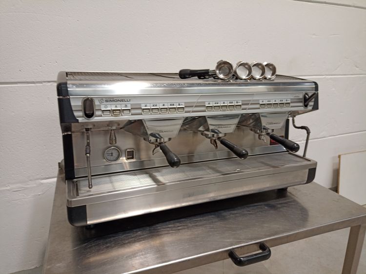 Nuova Simonelli APPIA II V GR3 Espresso machine