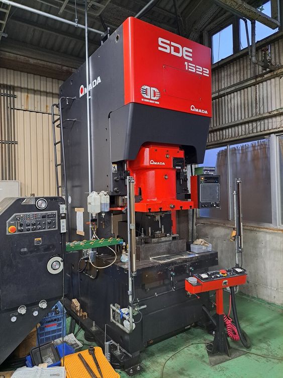 Amada SDE1522 150 t