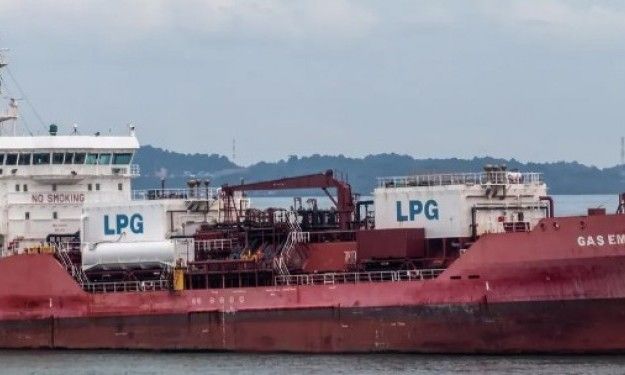 GAS EMERALD ABT 8587 DWT ON 8.671 M DRAFT