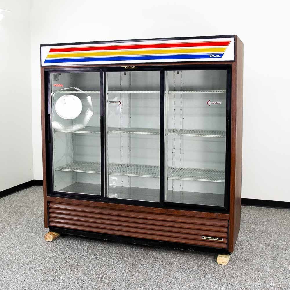 True GDM69, 3 Door Merchandiser Refrigerator