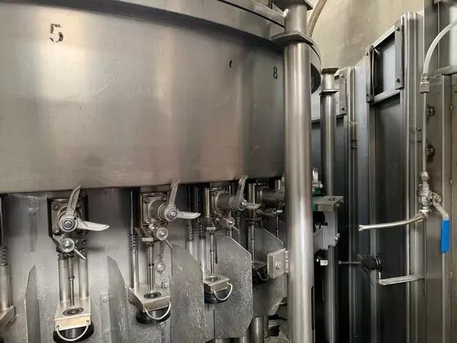 Vir Mauri Mutina, Filler