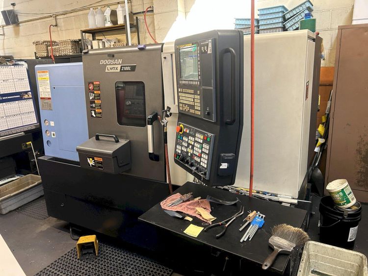 Doosan Fanuc i Series 4500 RPM LYNX 2100LB 3 Axis