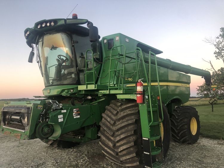 John Deere S780 Combine