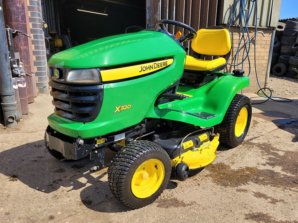 John Deere X320 4014