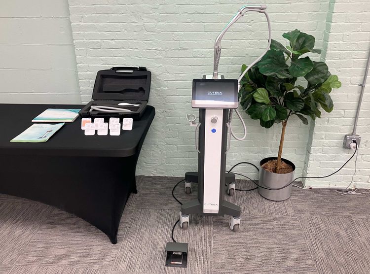 Cutera iLooda Secret RF w/ 2 Applicators