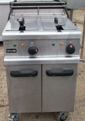 Lincat OPUS 800 TWIN WELL ELECTRIC FRYER WITH FILTRATION