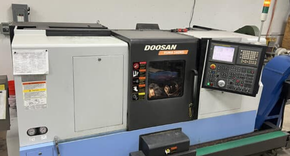 Doosan Fanuc Series 18i-TB 5,000 RPM PUMA 240MSB 2 Axis