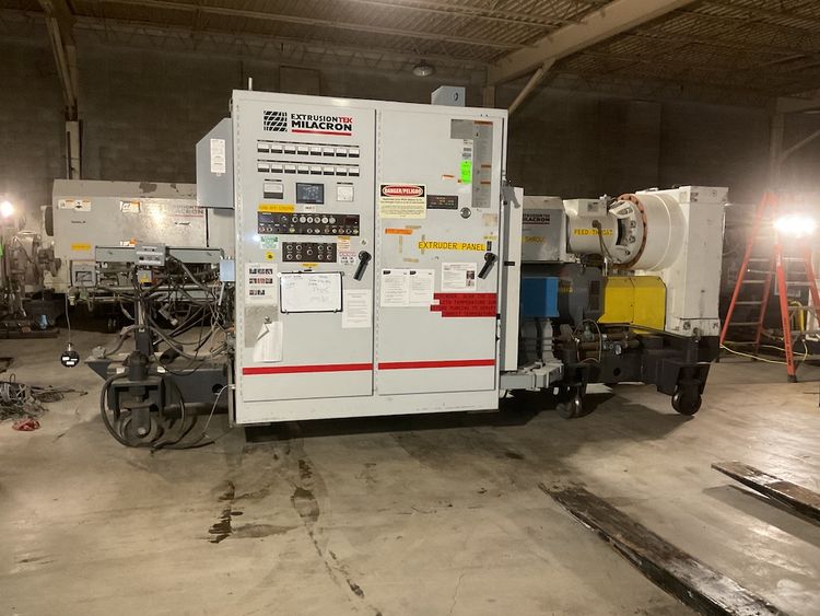 Milacron Apex 6.0 6'' Extruder