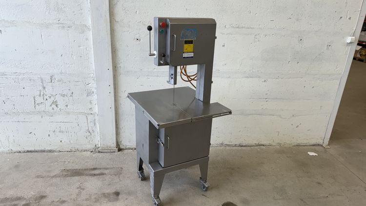Band saw fixed table