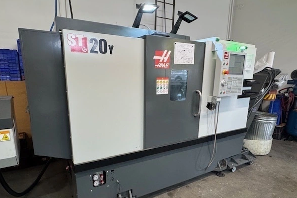 Haas HAAS CNC control with 15″ color LCD monitor 4000 RPM ST-20Y 3 Axis