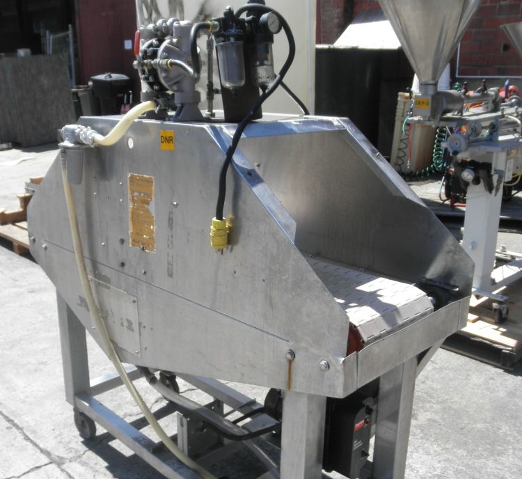 Advanced Bakery Engineering, Automatic spraying pan greaser