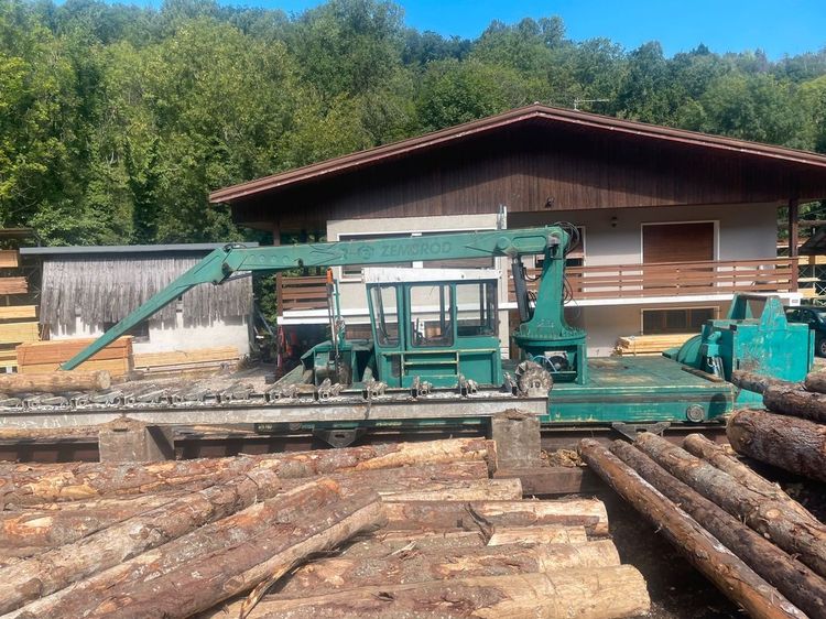 Cutting trolley with crane