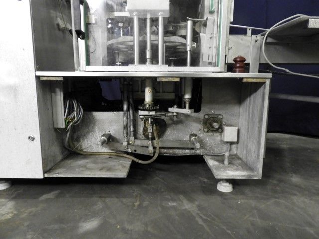 Grunwald Dosomat 2.1 Rotary cup filling and sealing machine