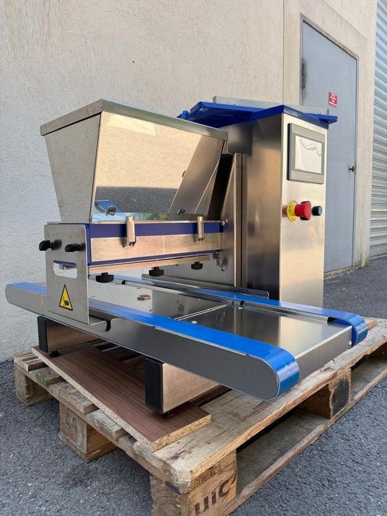 Pastry Box LABOR, Liquid Dough Coating Machine