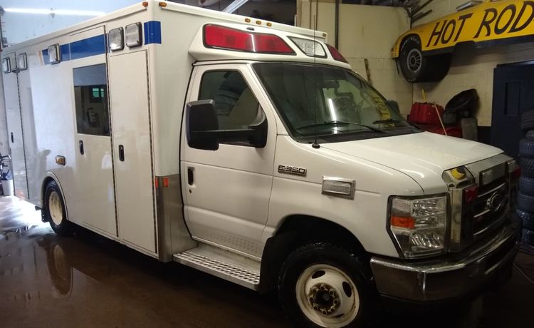 Ford Econoline E350, Gasoline Ambulance