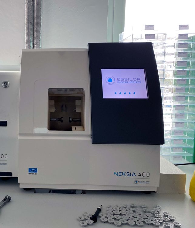 Essilor Neksia 400 Edger, Neksia Tracer