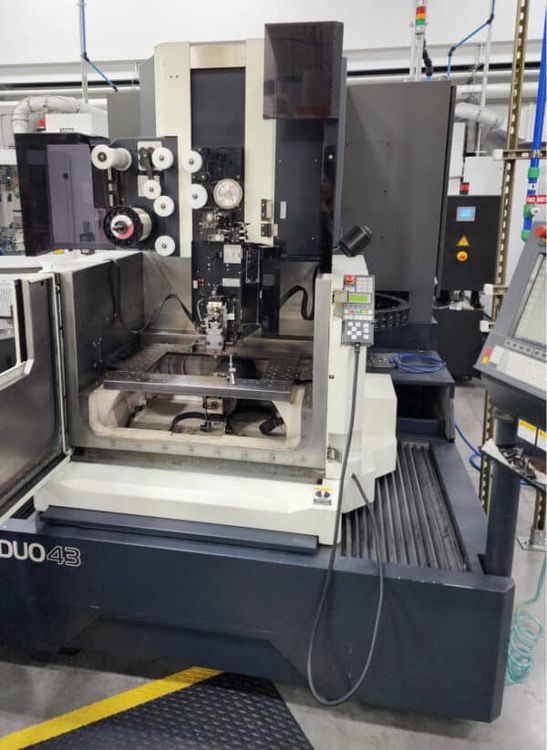 Makino DUO43 CNC Wire EDM