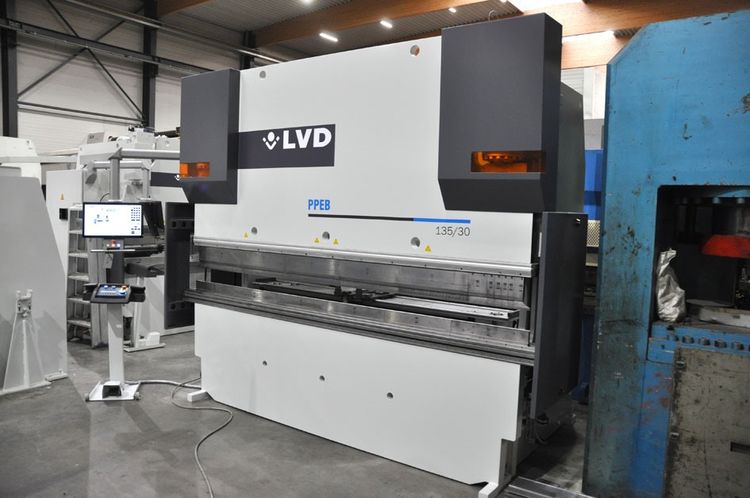 LVD PPEB 135 ton x 3100 mm CNC 135 ton