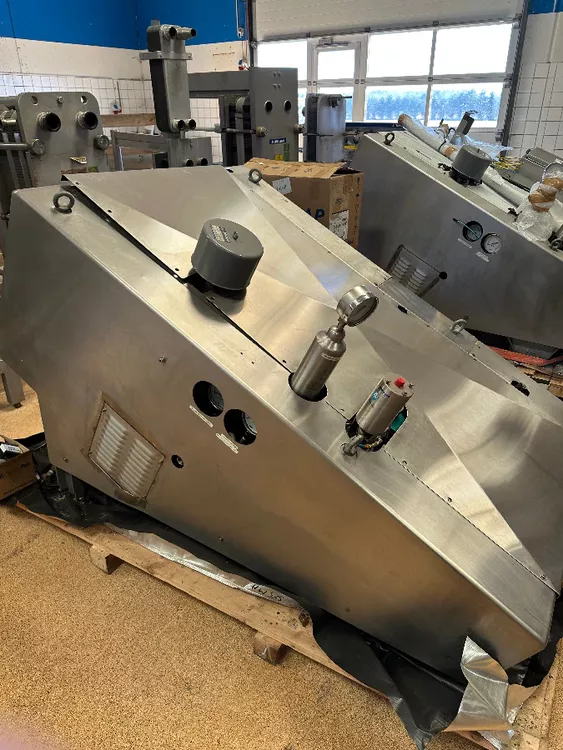 Industrial UV Treatment System for Liquid Products