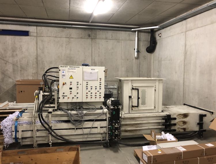 Hunkeler System horizontal bale press