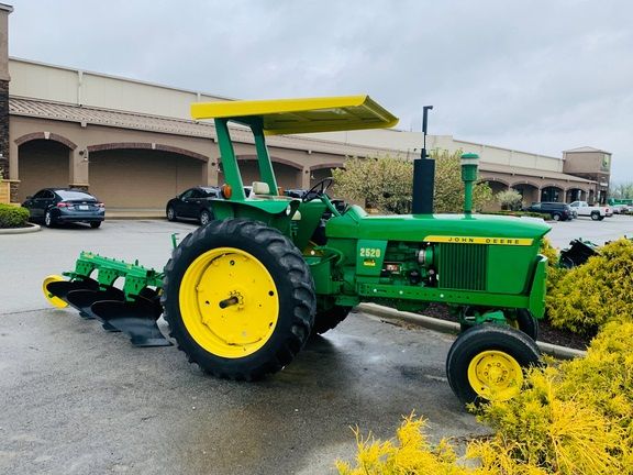 John Deere 2520 Tractor