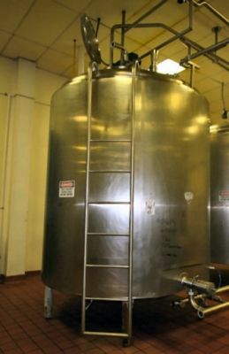 APV, Crepaco 2, 000 Gallon Stainless Steel Blending Jacketed Tank Stainless Steel Blending Tank 2, 000 Gallon
