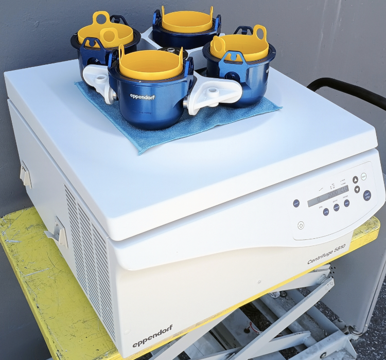 Eppendorf 5810 with S-4-104  Benchtop Centrifuge with Rotor