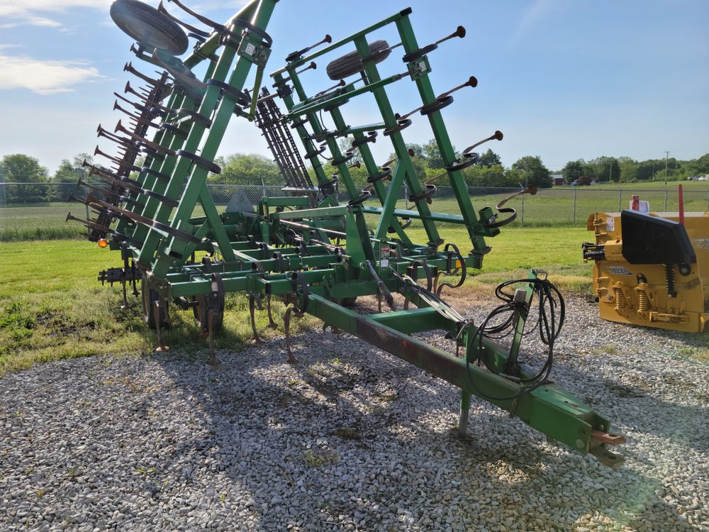 John Deere 980 Field Cultivators