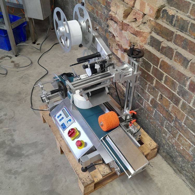 Pack Leader Machinery Inc. Labeller