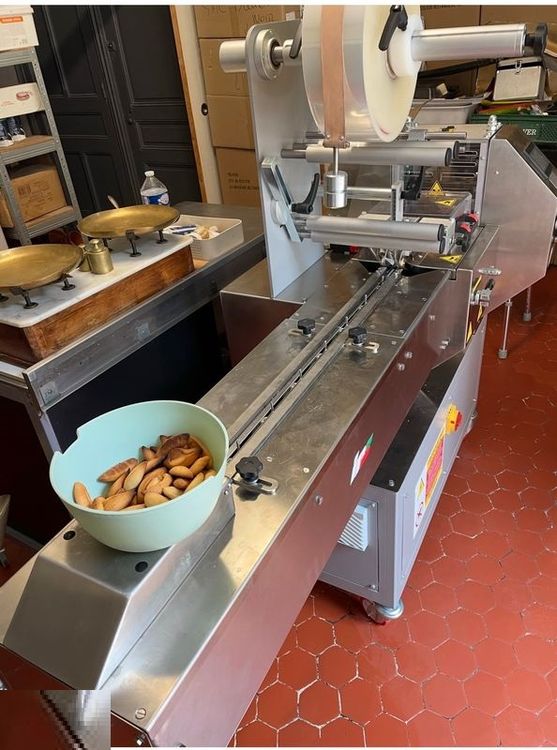 IPS Far 30  Flow pack bagging machine