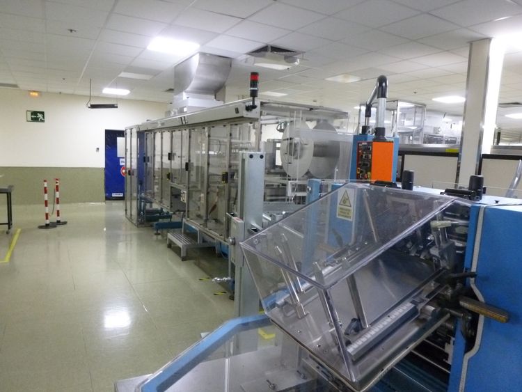 UHLMANN UPS4 ET  Complete blistering and cartoning line comprising
