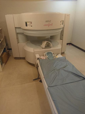 Hitachi Airis II Comfort 0.3T MRI machine