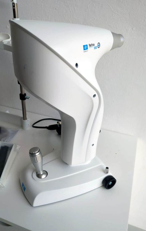 Essilor Retina 550