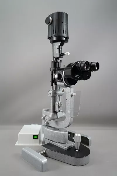 Haag Streit BQ 900 LED Slit Lamp