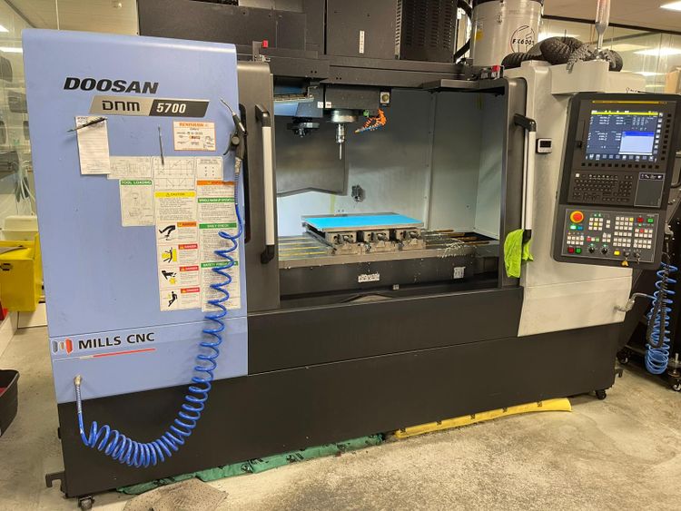 Doosan DNM5700 3 Axis