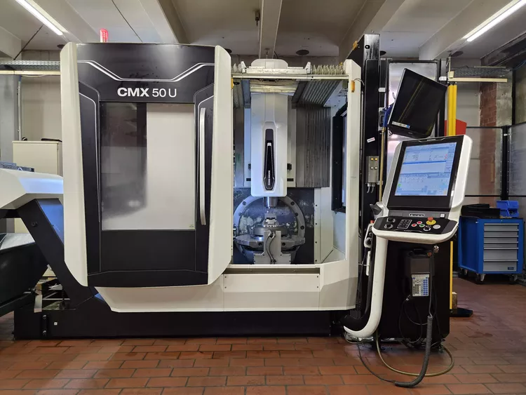 DMG MORI CMX 50 U + ROBOTER 5 Axis